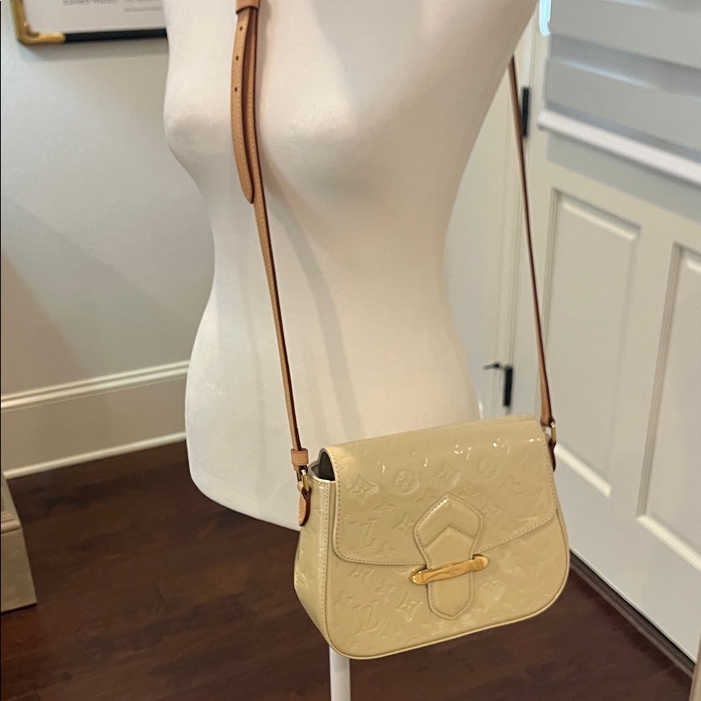 Louis Vuitton Monogram crossbody Vernis Bellflower GM bag